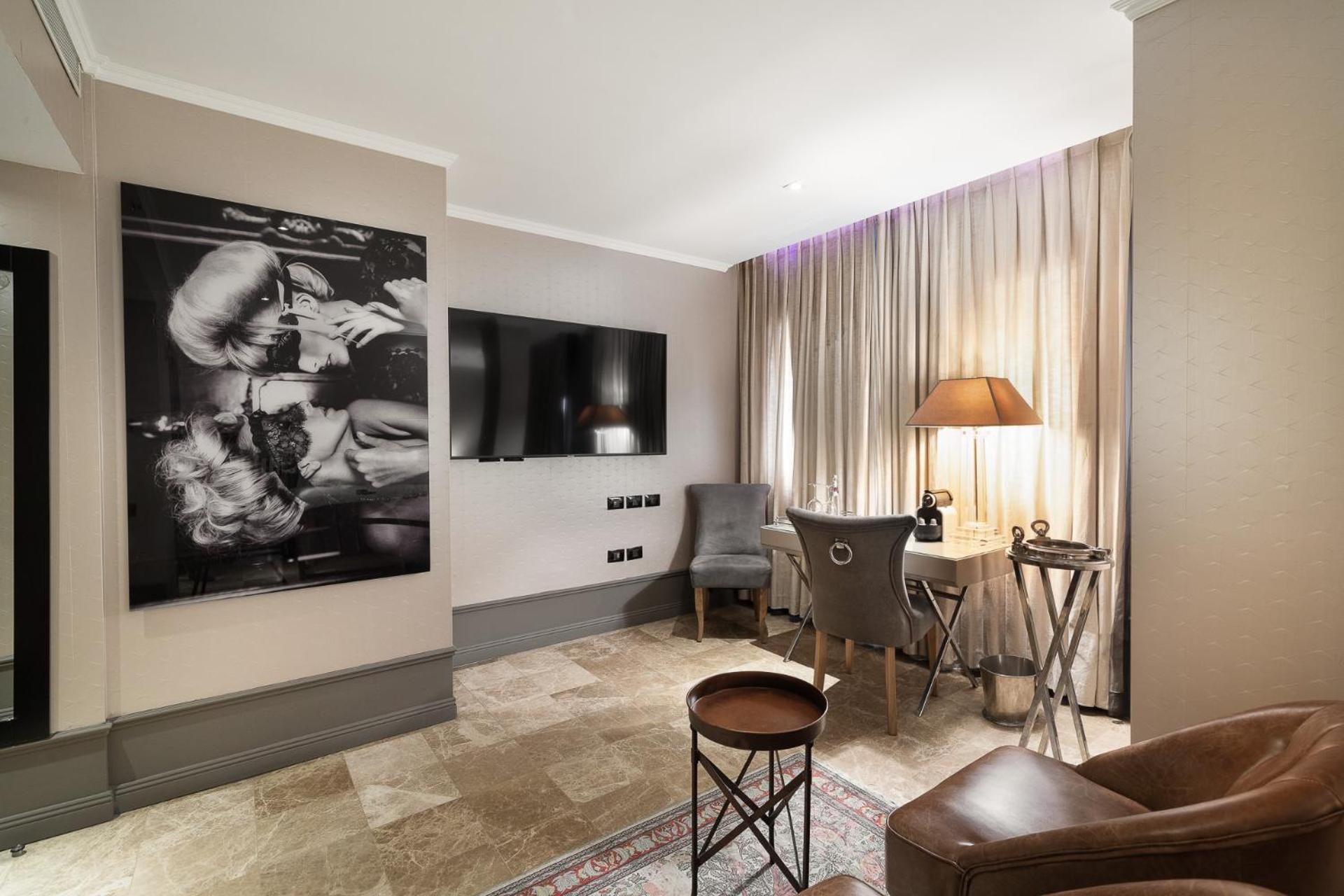 B Berdichevsky Hotel